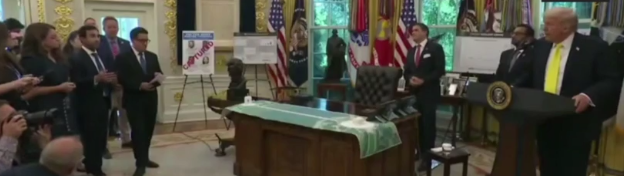 Ждёт Нобелевку теперь уже в 2026-м следующем году...