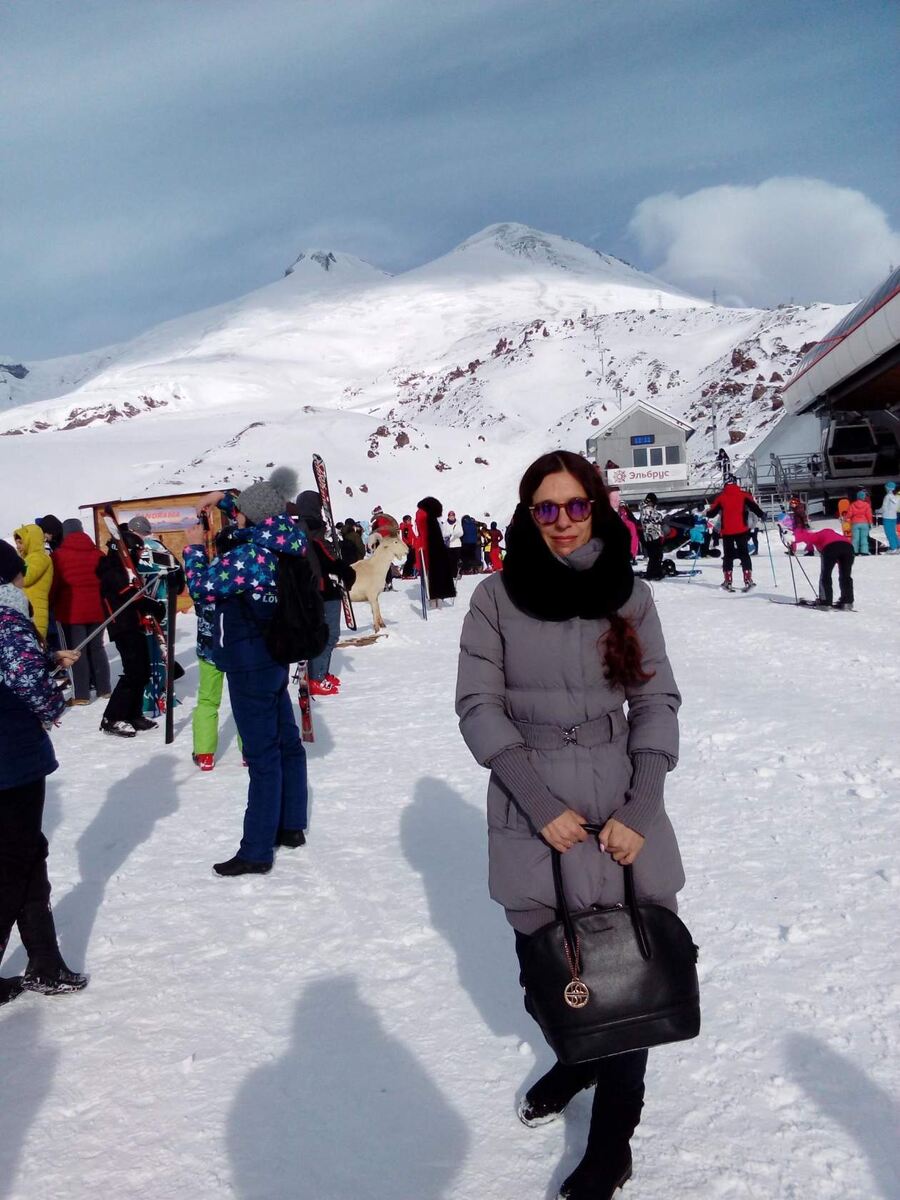 Январь 2018. Экскурсия на Эльбрус и Чегет. Гид в автобусе сказал,что поедем сначала на Эльбрус,после обеда могут быть тучи. В итоге так и получилось 