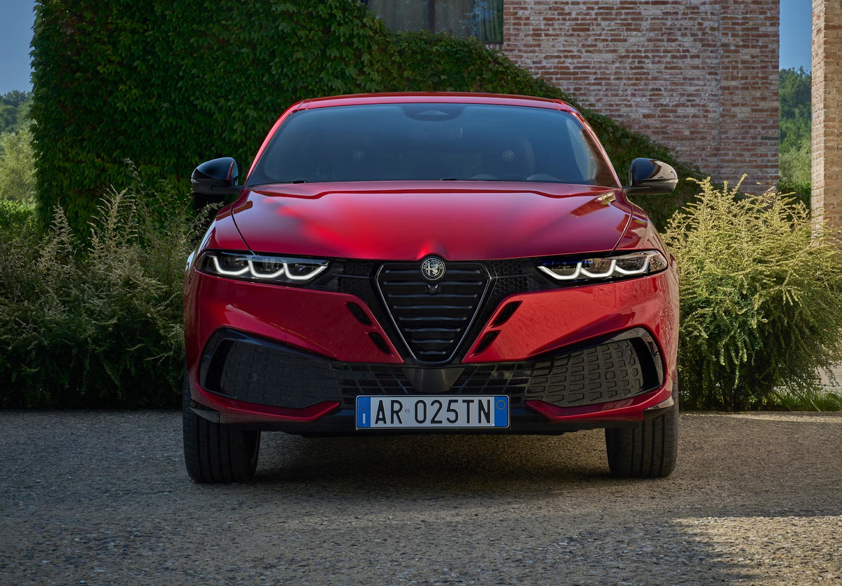 Передняя часть кроссовера после обновления