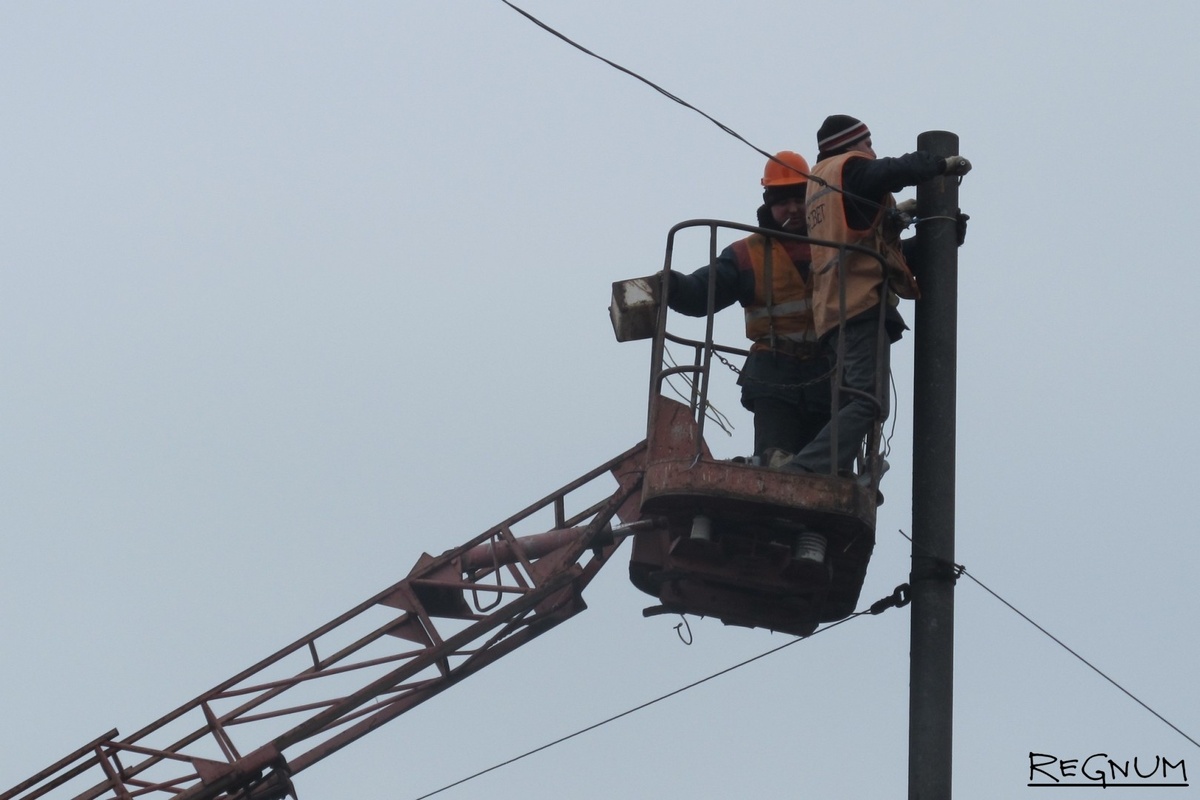    Ремонт ЛЭП / Источник: © ИА REGNUM