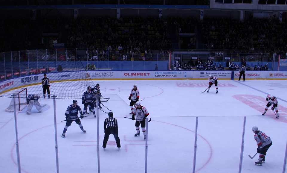    Перед очной встречей «волки» идут 22-ми (14 очков), «Химик» - 14-й (17). При этом «Тамбов» провел на один матч меньше. Алексей СЕРГУНИН