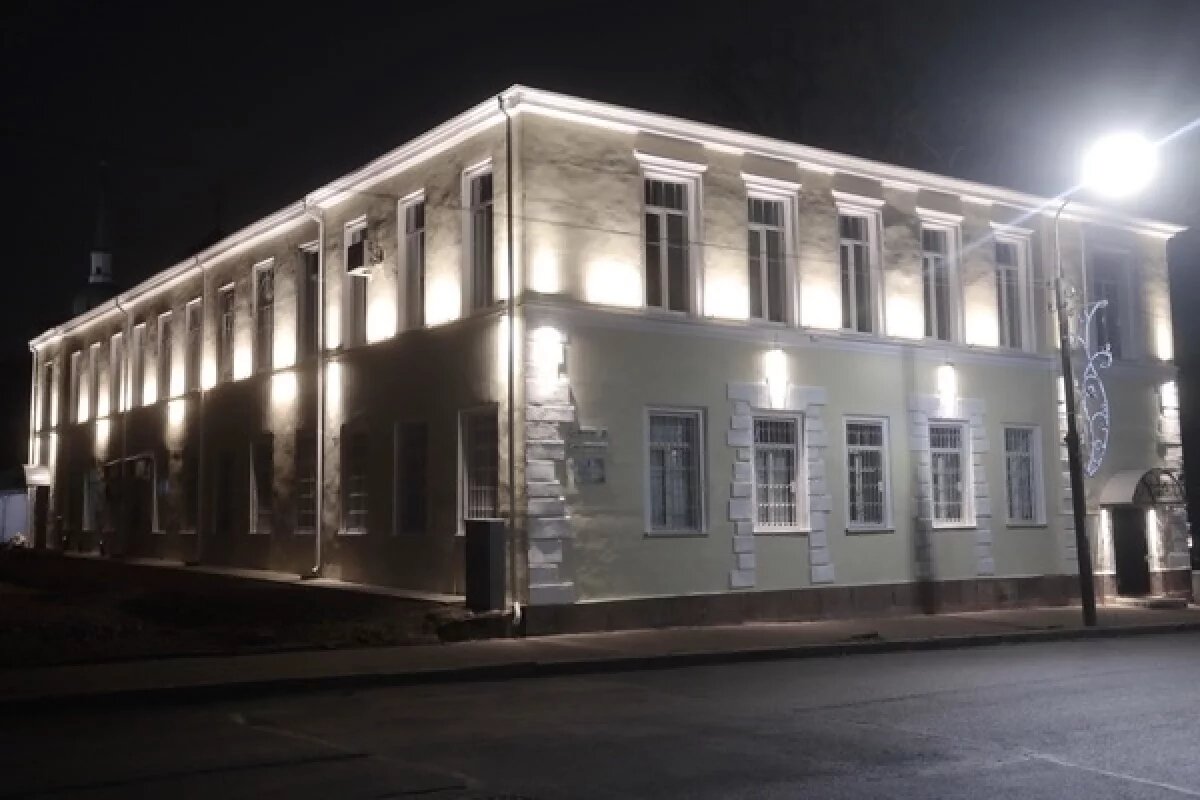    В Салехарде установят архитектурную подсветку на здании на Арктической