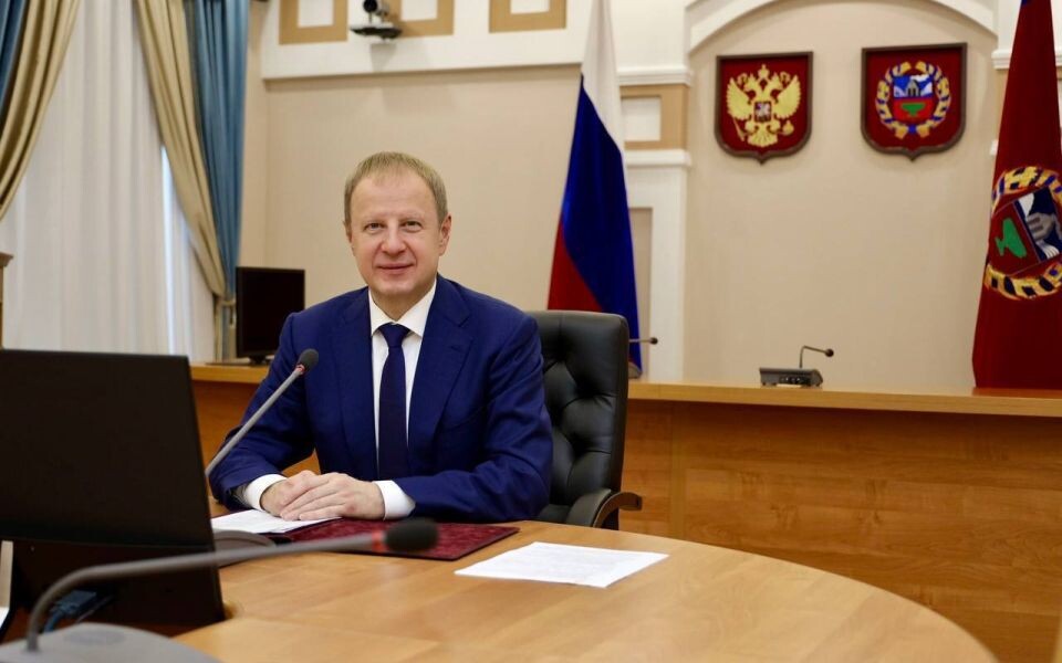    Губернатор Виктор Томенко