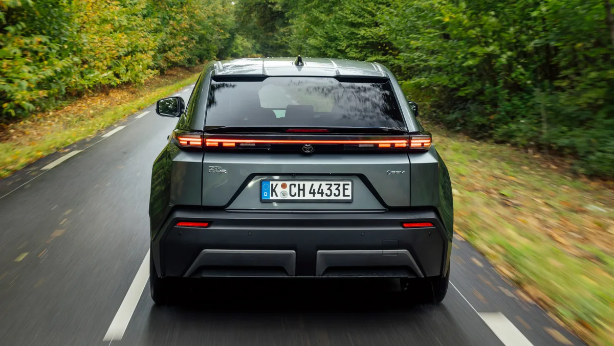 Дизайн задней части Toyota C-HR