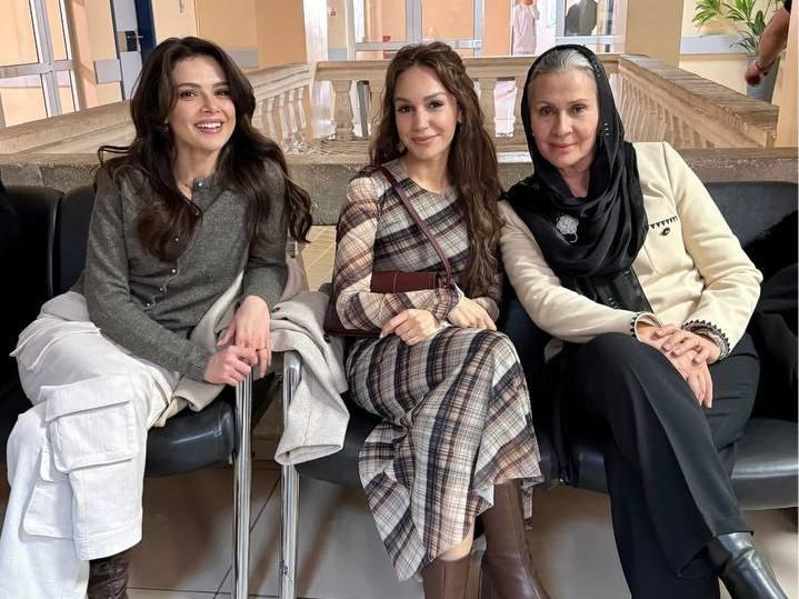 За кадровое фото со съемок сериала. Фото взято из социальной сети