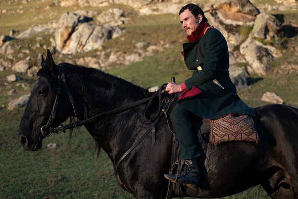 Илья Озолин в роли Лермонтова на съемках фильма «Лермонтов»/«Кинопоиск»