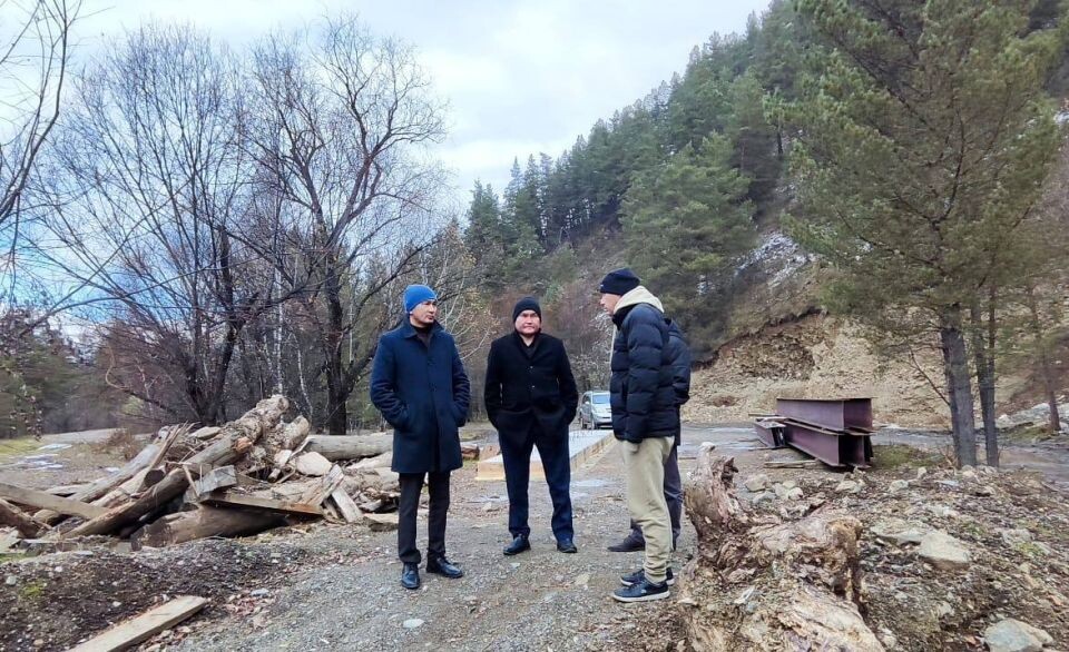    Строительство моста через реку Элекмонар. Источник: t.me/AElekov