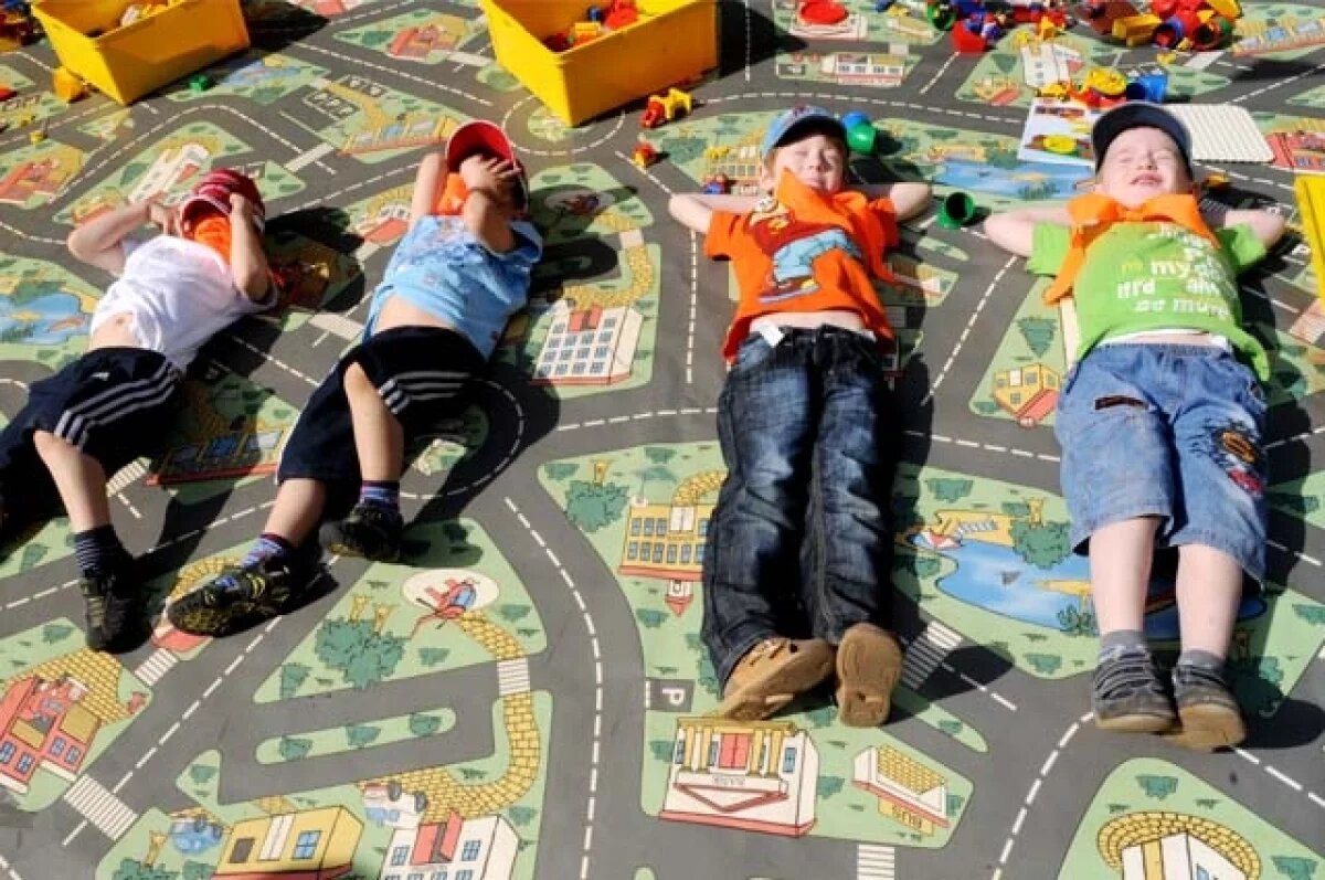    Для ребят организуют путешествия на два-три дня.