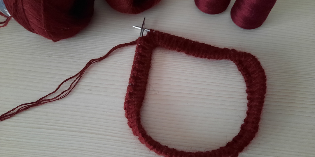 Шапка с отворотом.