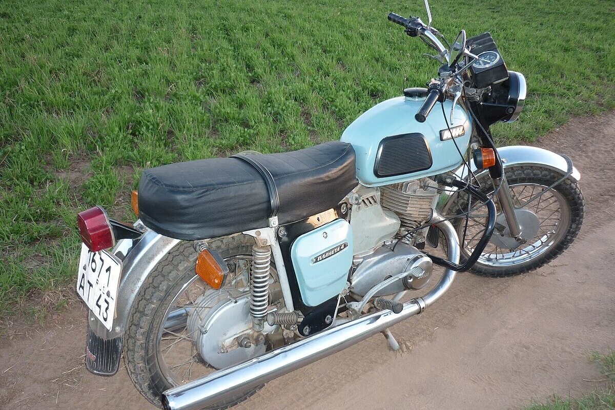     Зачем советский "Иж" делал очень похожие мотоциклы "Планета" и "Юпитер"