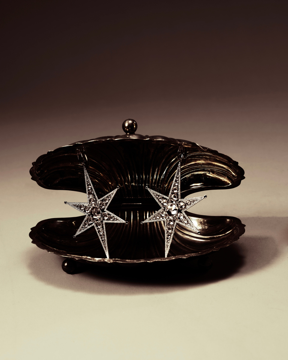 Серьги-звезды из белого золота с бриллиантами, сапфирами и хрусталем арт. 53760