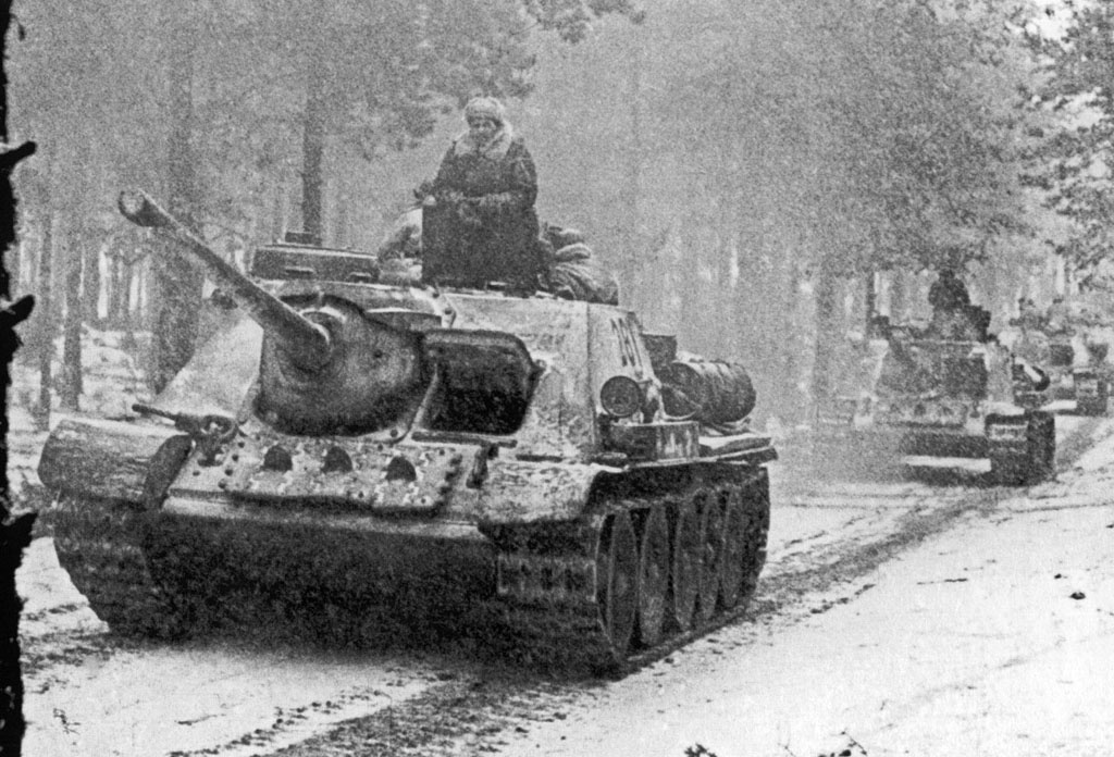 Данная САУ стала промежуточным решением, поскольку требовалась раскачка в случае со 100-мм орудиями Д-10С.