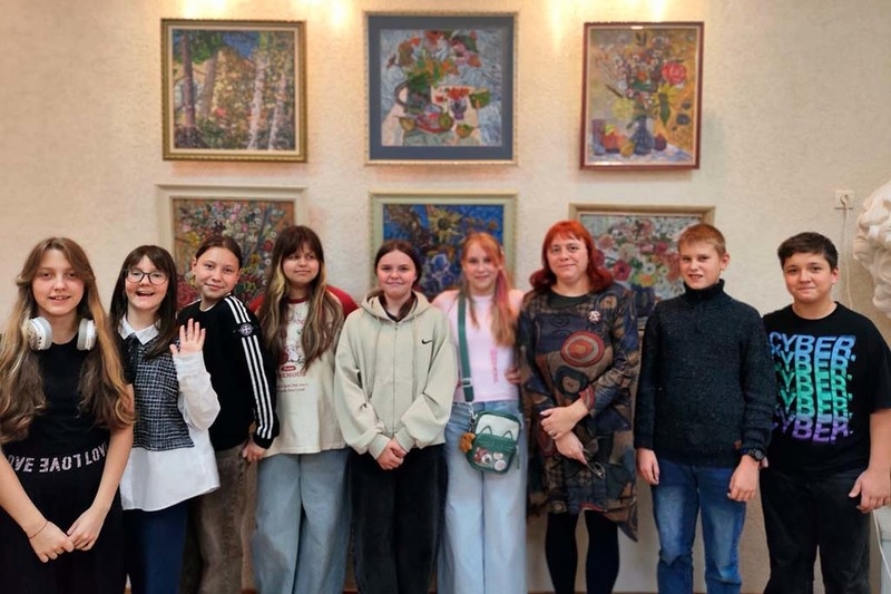    Сегодня в филиале художественной школы № 1 на Парковой, 44 откроется выставка "Жизнь, наполненная цветом"