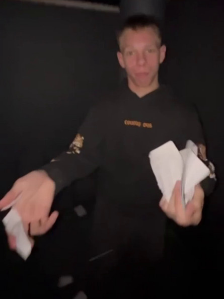 Парни в клочья рвали паспорт и снимали видео. Фото: соцсети