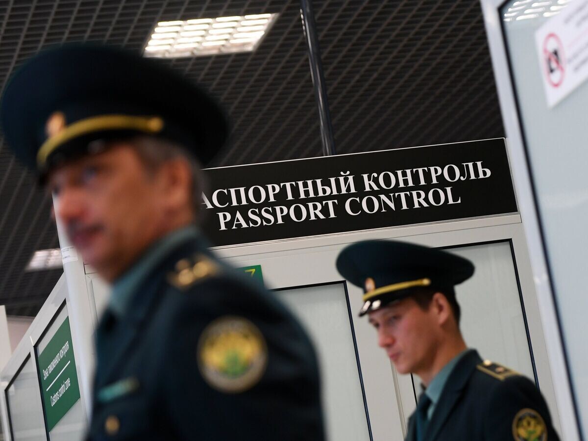    Зона паспортного контроля © РИА Новости / Максим Богодвид