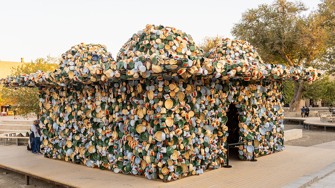 Объекты биеннале разбросаны по историческому центру города