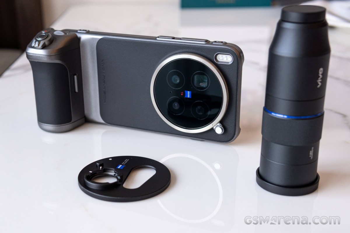    Vivo X300 Pro с внешним телеобъективом показали в работе [ФОТО]