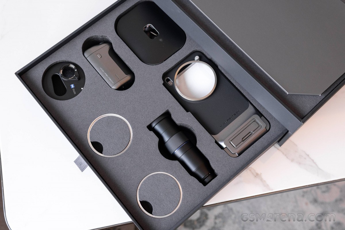    Vivo X300 Pro с внешним телеобъективом показали в работе [ФОТО]