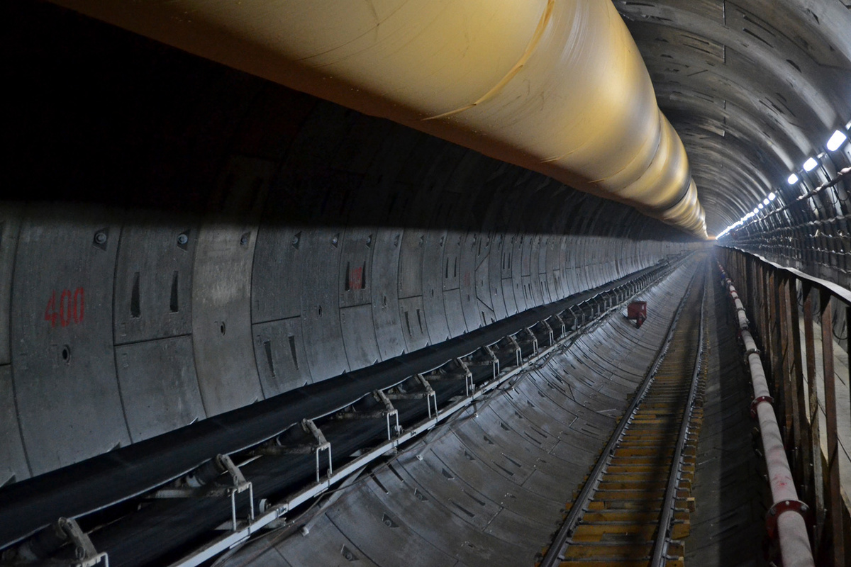     Первый километр метро в апреле этого года преодолела «Екатерина», почти столько же на тот момент прошла и ее «соседка»