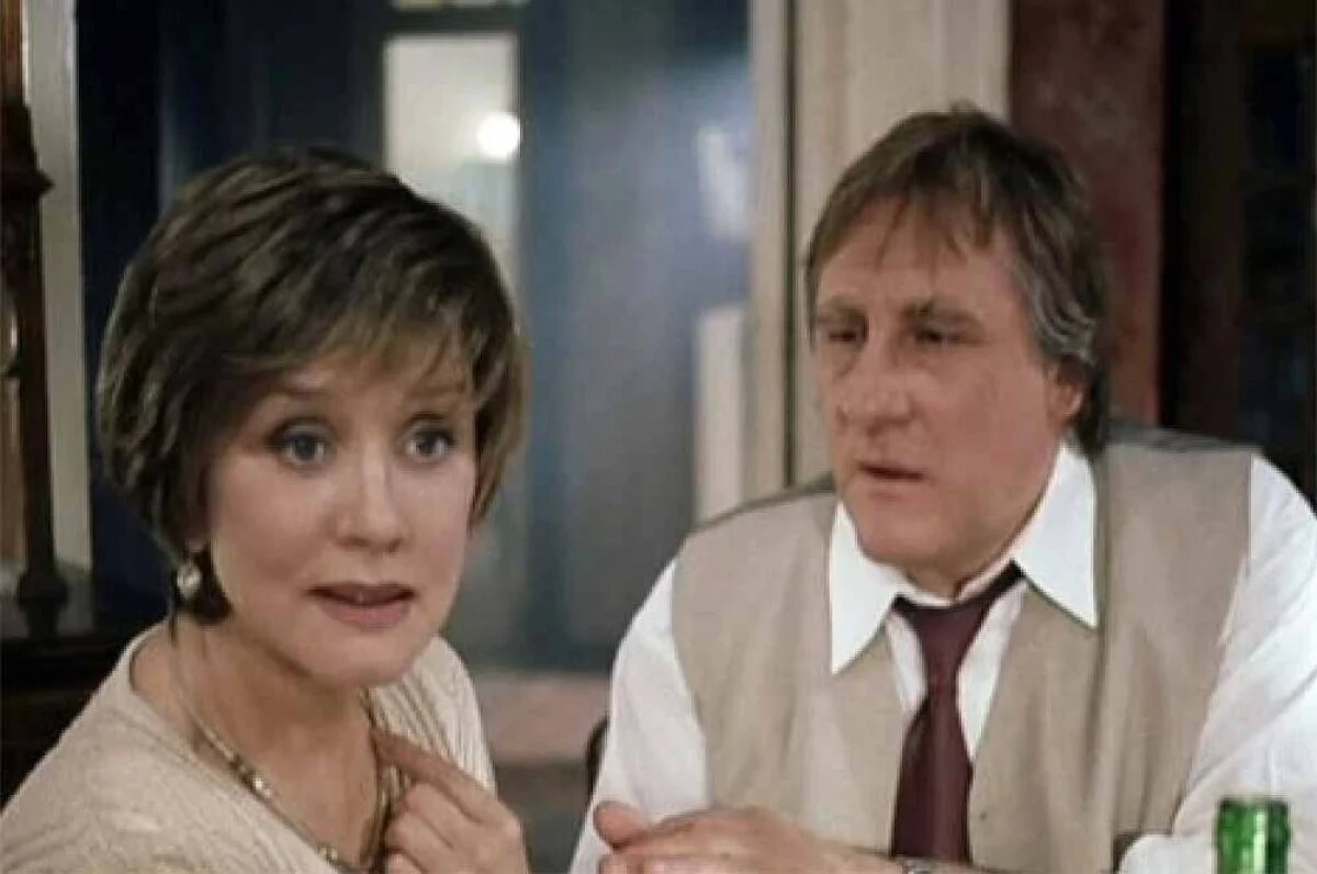    Вера Алентова и Жерар Депардье в фильме «Зависть богов». 2000 год.