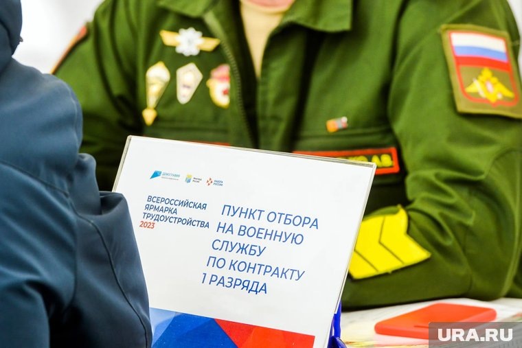    Челябинское заксобрание одобрило предложение губернатора Алексея Текслера о повышении выплат контрактниками до 2,6 млн рублей