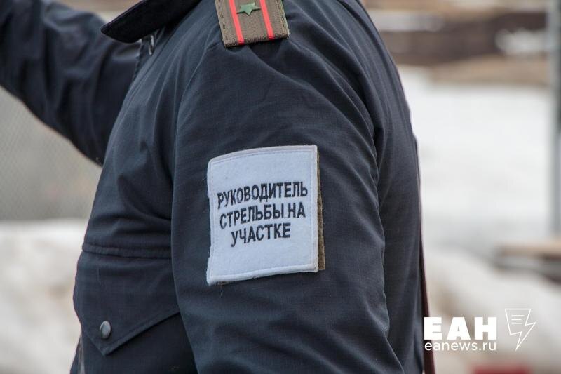    Человек в военной форме с нашивкой