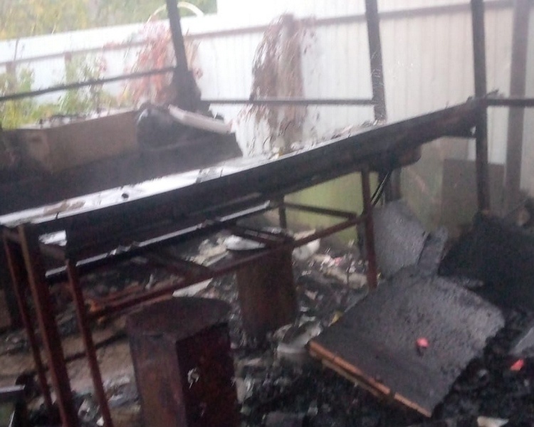     В деревне Студенок Курской области в доме сгорела кровля и каркас