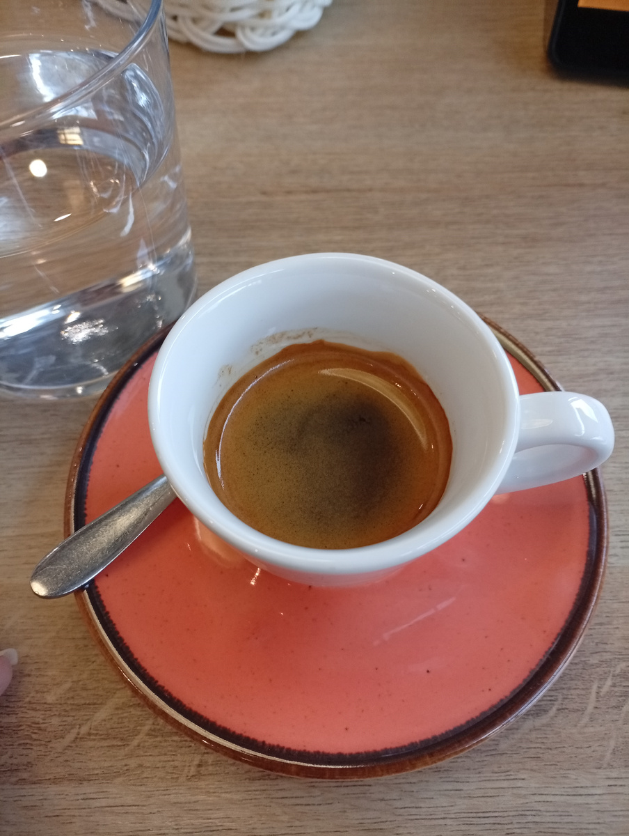 На фото - чашечка эспрессо. Фоток с чаем нет. Фото мое. 