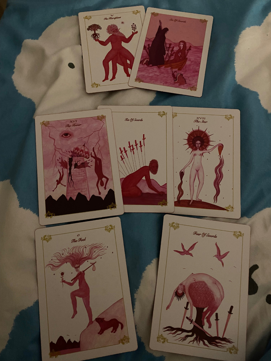 в просмотре использовалась колода Crimson Asteria tarot