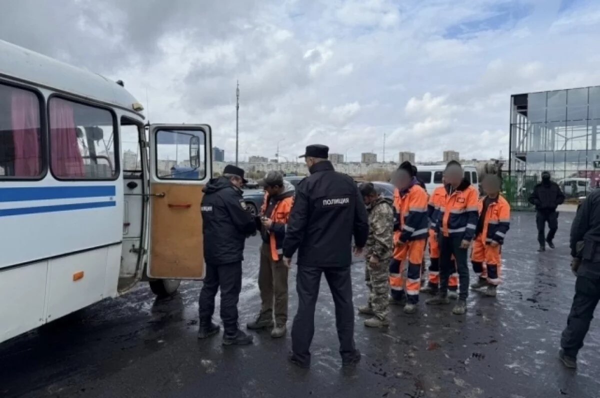    Полиция проводит рейды и десятками высылает мигрантов-нелегалов в Оренбурге