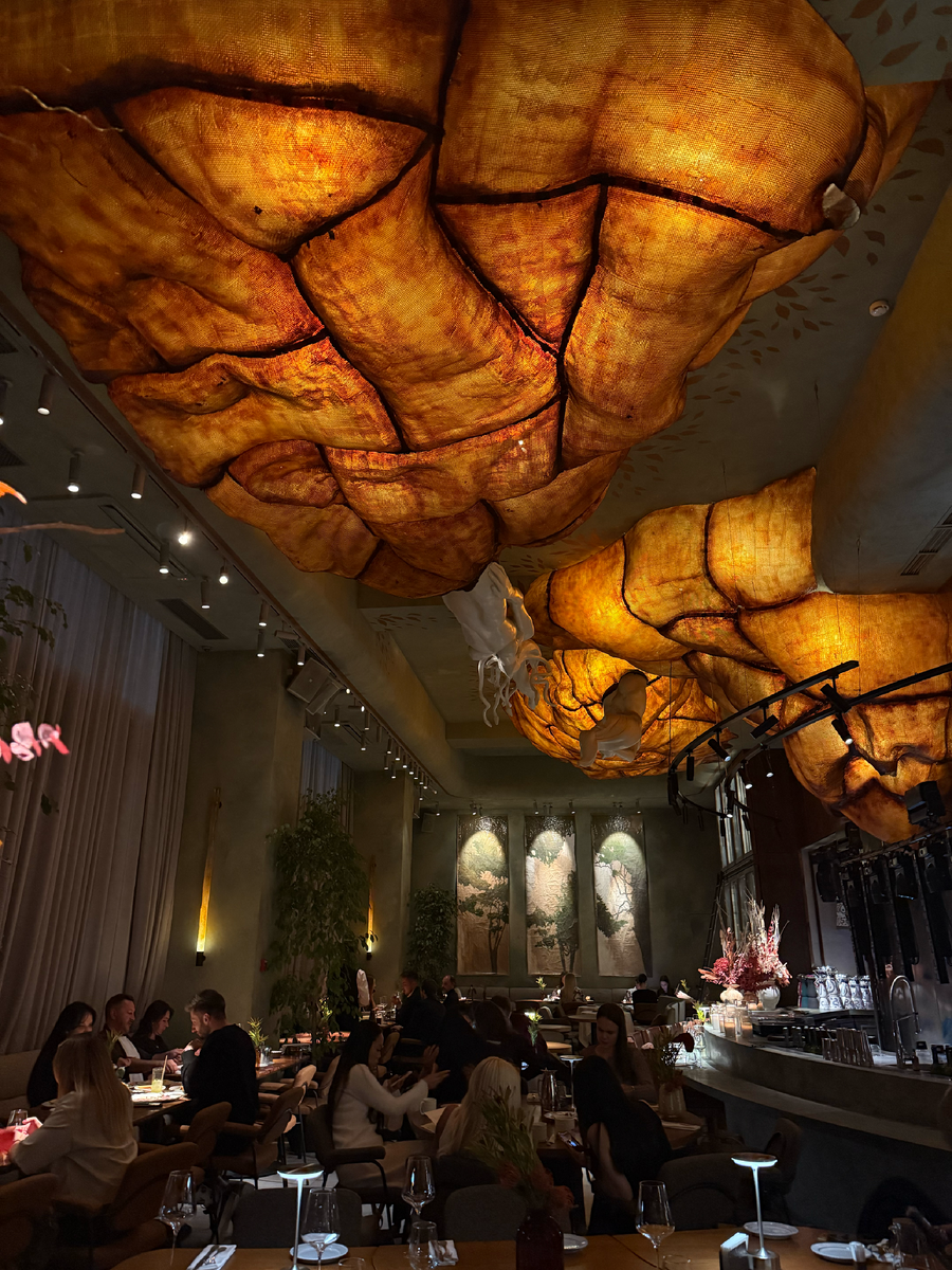 Первый зал с фресками и фантомами