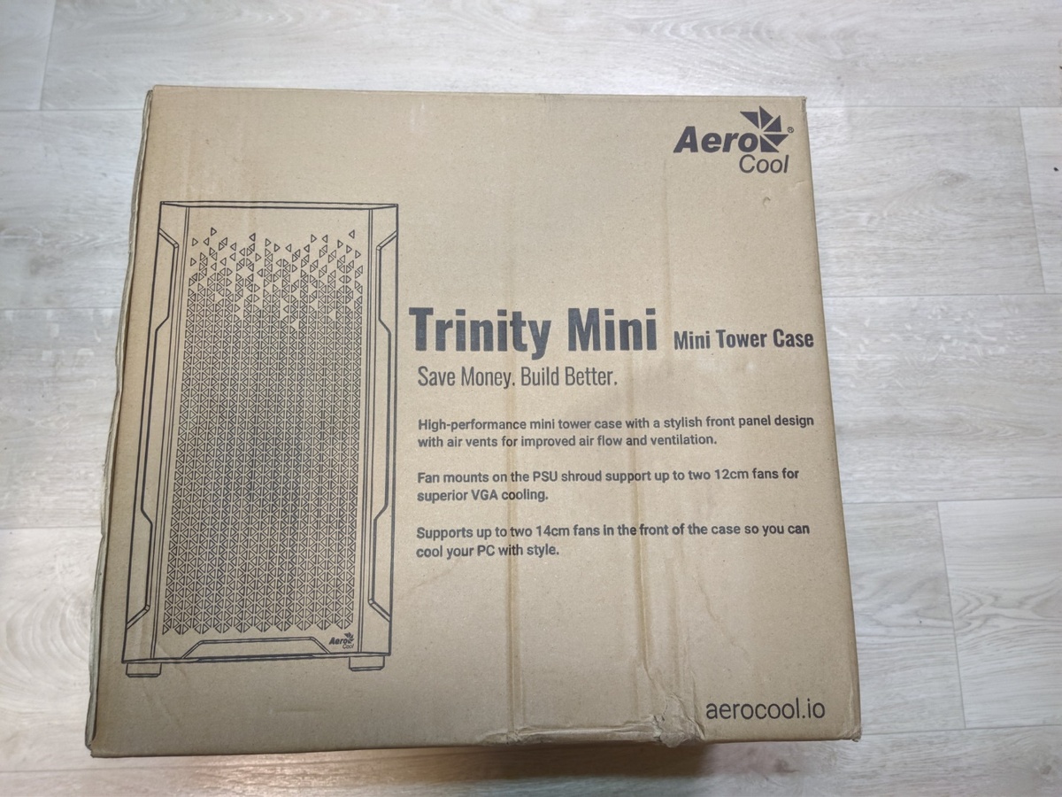     Упаковка корпуса — стандартная, с чёткой маркировкой модели.