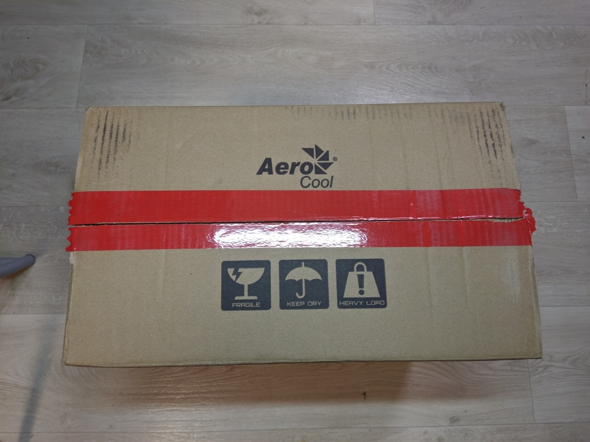     Красная лента — символ осторожного обращения.