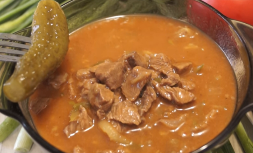 Это не просто гуляш, это хит, который просится на стол снова и снова. Этот рецепт разделит ваш кулинарный опыт на «до» и «после».