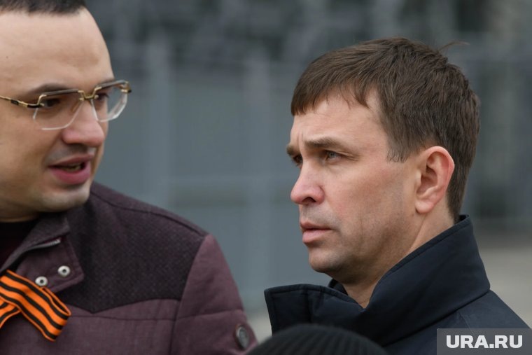    Владимир Черепанов (справа) решил завязать с госслужбой