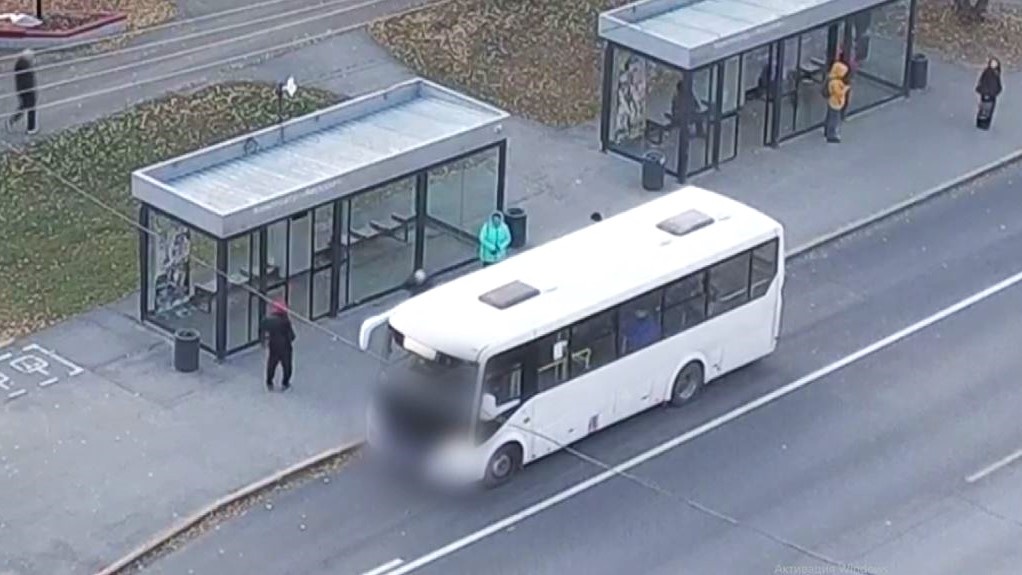    В Сургуте мужчина попал под колёса автобуса и попал в реанимацию