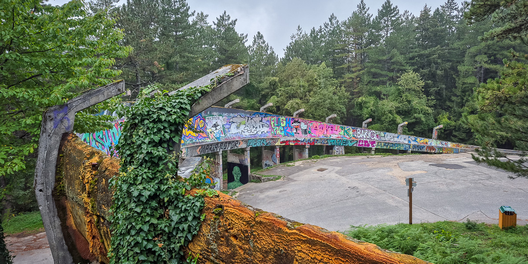 Заброшенная бобслейная трасса в Сараево