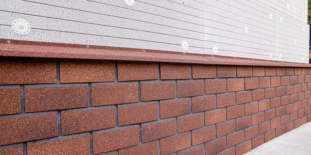 Способ отделки фундамента с круглогодичным монтажем. Покрытие не боится воды, гарантия до 30 лет