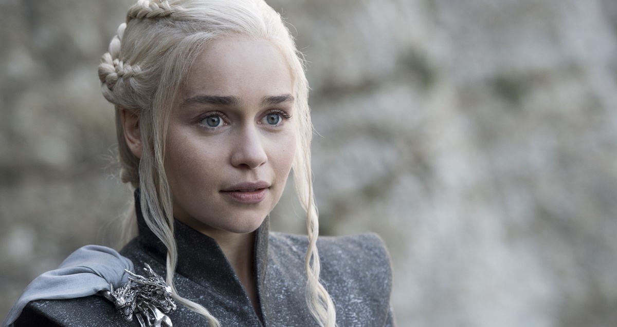 Эмилия Кларк в роли Дейенерис Таргариен. Материал: кадр из сериала HBO «Игра престолов»