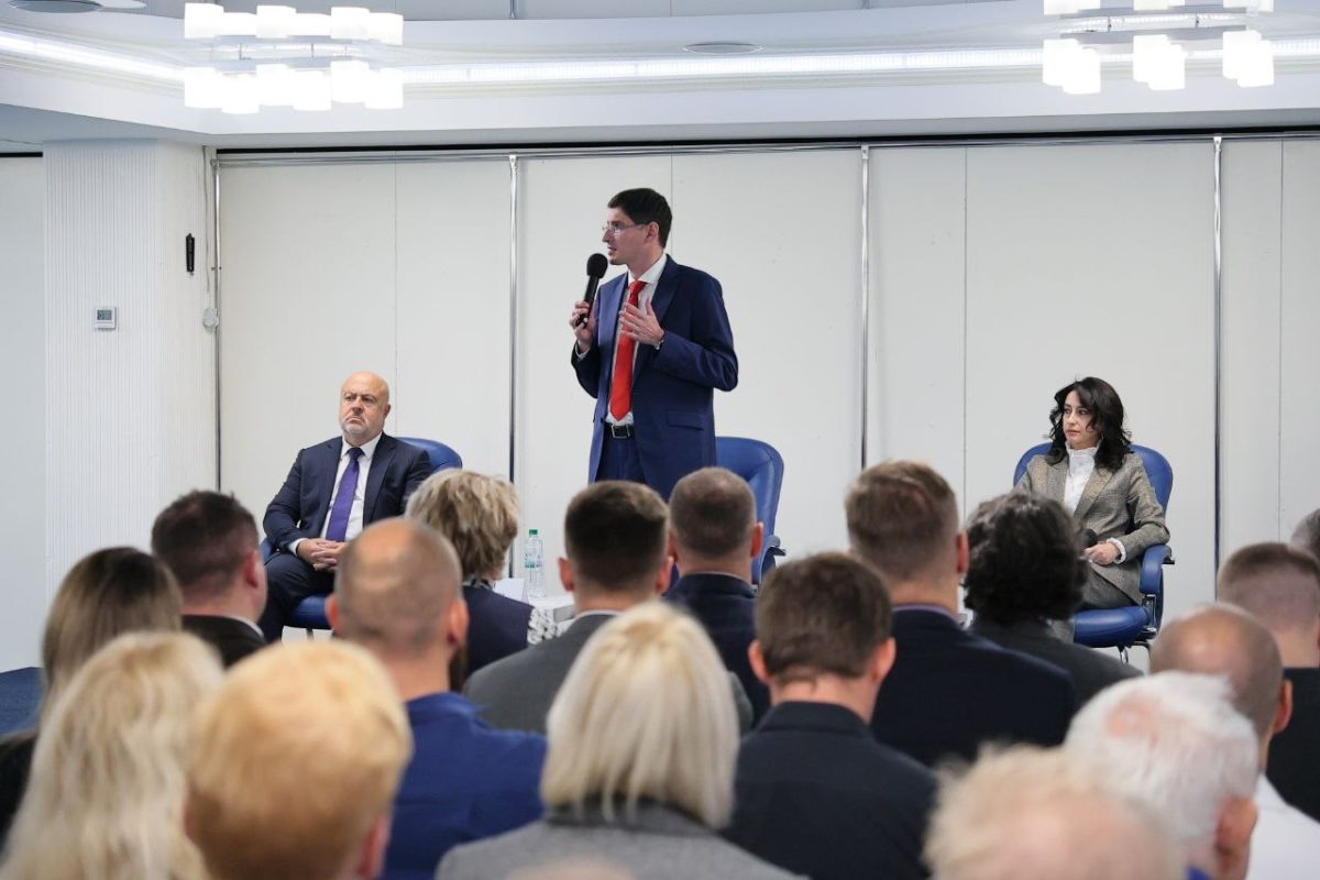    Около 100 промышленников и предпринимателей приняли участие во встрече Андрея Саносяна с бизнес-сообществом