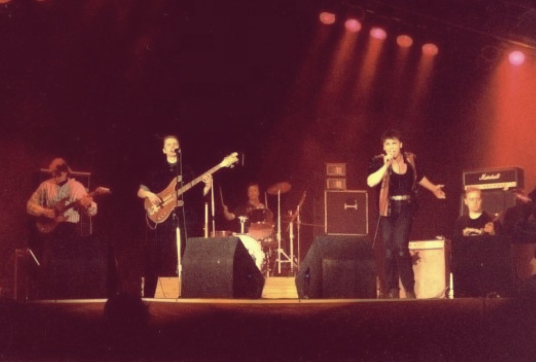 "Новая Земля" на сцене ДС "Юбилейный", Санкт-Петербург, 1997. Андрей Гусаков, из личного архива.