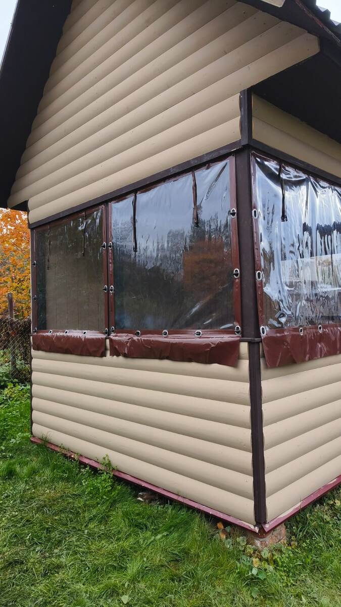 Беседку муж всё таки доделал 