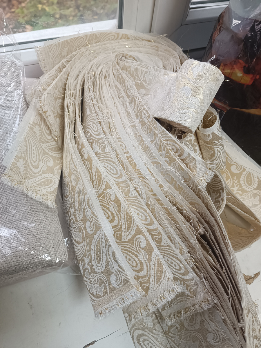 Режем и клеим парчу на лапшу. Во всех смыслах 😉