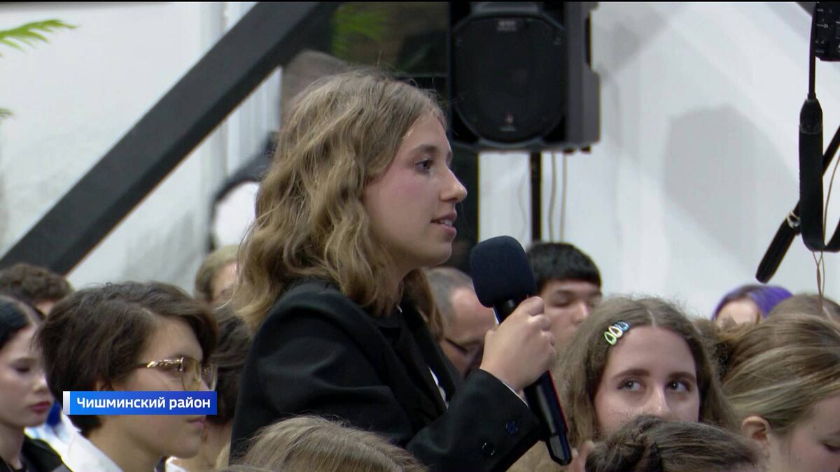    Глава Башкортостана встретился со студентами креативных специальностей колледжей республики