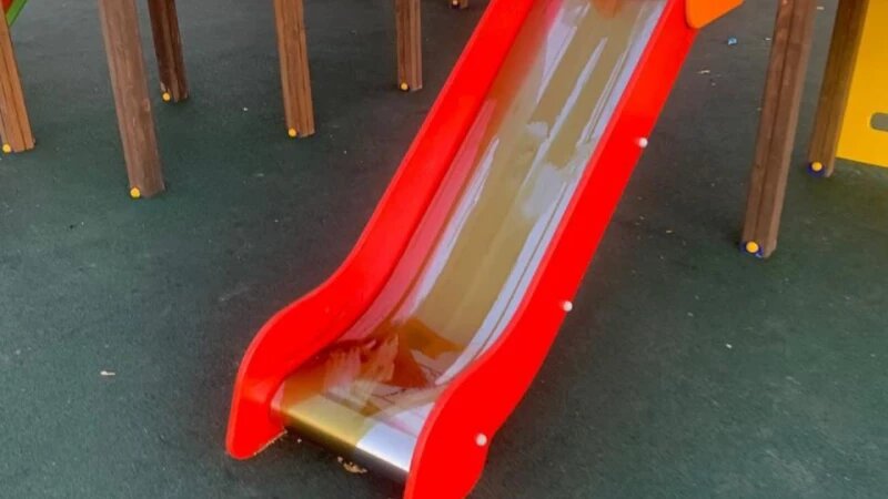     Испорченная детская площадка в Славгороде Телеграм-канал Людмилы Подгора