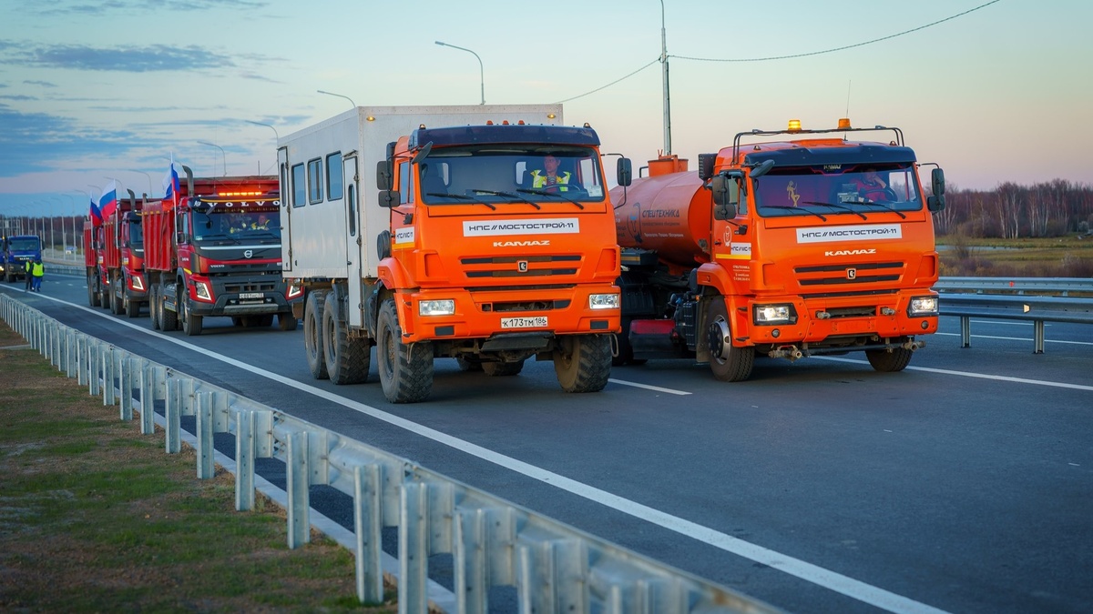    Новый мост через Обь в Сургуте сразу стал востребованным среди водителей