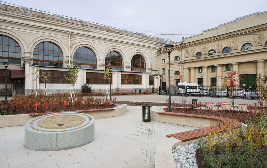    Ключевым элементом нового пространства стал памятный знак, посвящённый истории железнодорожного сообщения в Россииgov.spb.ru