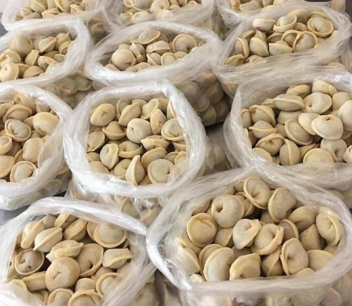 С разными начинками, в каждом пакете 1 кг, каждый пакет подписан, с какой начинкой