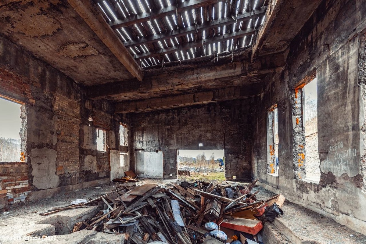 Развалины надшахтных построек, Магнитка. Фото: Никита Алферов