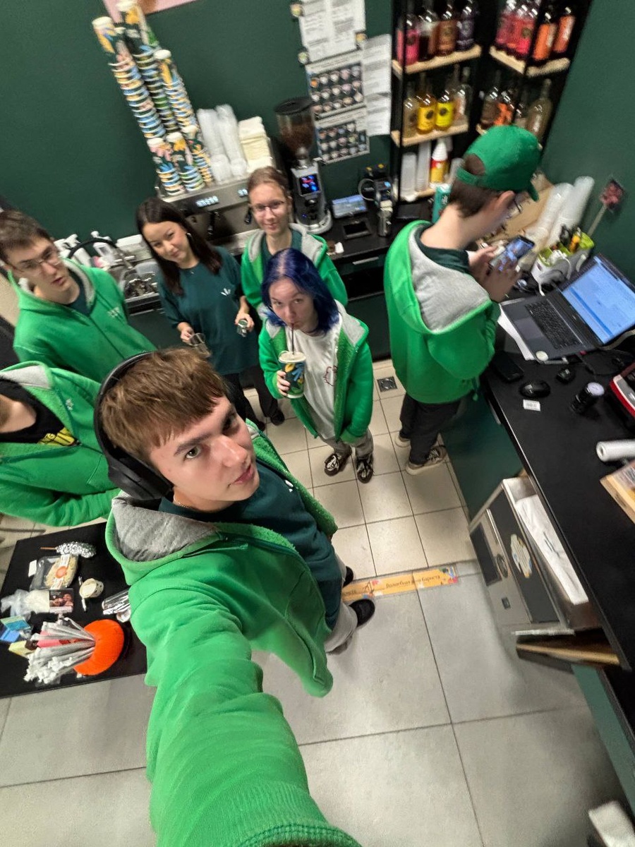 Сотрудники Жизньмарт -  прекрасные люди, которые могут всё и с которыми любая тяжёлая и длинная смена становилась гораздо легче.